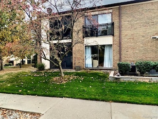 18399 University Park Dr, Livonia, MI 48152