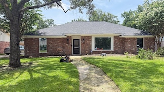10047 Meadow Lake Ln, Houston, TX 77042