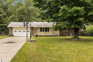 8113 Cherry Ln, Cadillac, MI 49601
