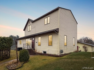 503 Oak St, Norway, MI 49870