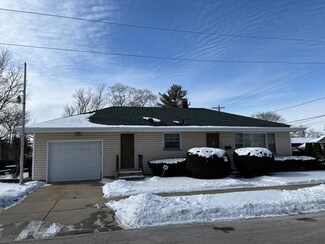 866 Kenmore Ave, Aurora, IL 60505
