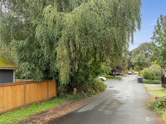 315 Lind Ave NW, Renton, WA 98057