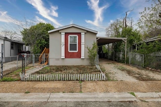 44 W Sunset Dr, Kerrville, TX 78028