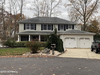 11 Walnut Ct, Matawan, NJ 07747