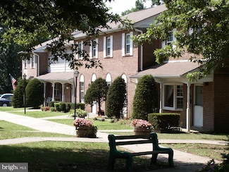 615a Lake Dr, Douglassville, PA 19518