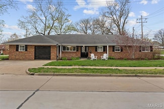 9305 Litzsinger Rd, Saint Louis, MO 63144