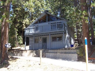 31414 Panorama Dr, Running Springs, CA 92382