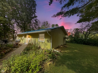 6521 Snug Harbour Ln, Unionville, IN 47468