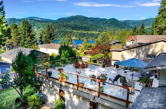 69 N Point Dr, Bellingham, WA 98229