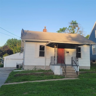 3829 1st St, Des Moines, IA 50313