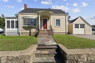 662 Metacom Ave, Warren, RI 02885