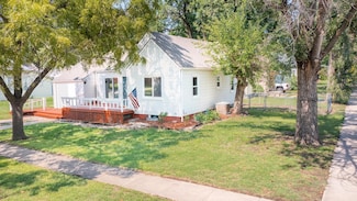 720 E 4th St, Newton, KS 67114