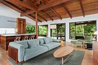 272 Kaiulani St, Hilo, HI 96720