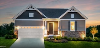 3991 Crest View Dr, Uniontown, OH 44685