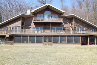 1800 E Deer Creek Rd, Clinton, IA 52732