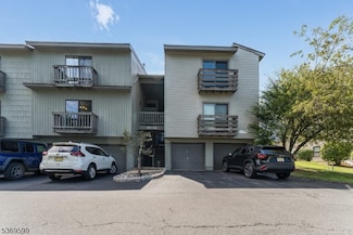 1213 Spruce Hills Dr, Glen Gardner, NJ 08826
