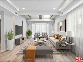 112 N Elm Dr, Beverly Hills, CA 90210
