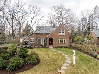 32 Hayes Ave, Lexington, MA 02420