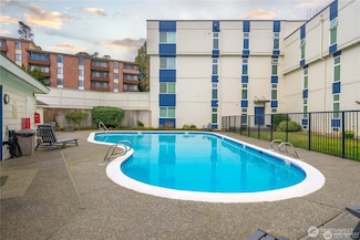 3711 26th Place W Unit 201, Seattle, WA 98199