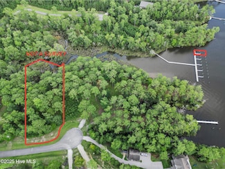 123 Queen Annes Ct, Oriental, NC 28571