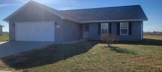 910 Mystic Dr, Centralia, MO 65240