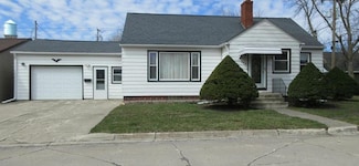 305 7th St, Armstrong, IA 50514