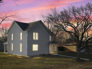 305 S Perry St, Carlock, IL 61725