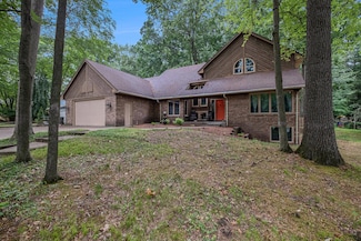 1746 Chateau Dr SW, Wyoming, MI 49519