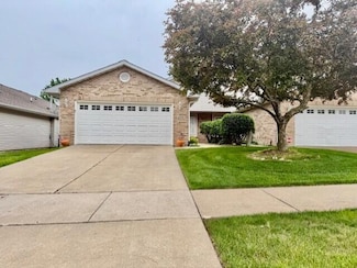 10785 Pike St, Crown Point, IN 46307