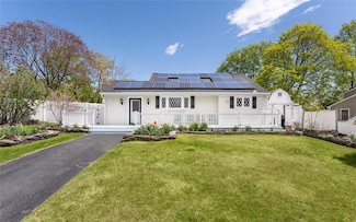 18 Ontario St, Port Jefferson Station, NY 11776