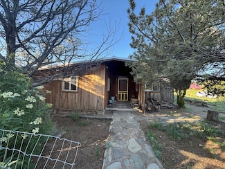 521 W 19th St, Cimarron, NM 87714