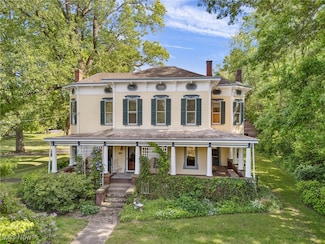400 E Carrollton St, Magnolia, OH 44643
