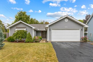 904 Springhill Cir, Naperville, IL 60563