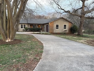 3498 Yorkland Dr, Hickory, NC 28601