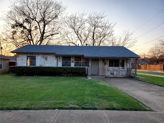 802 Tuskegee St, Grand Prairie, TX 75051