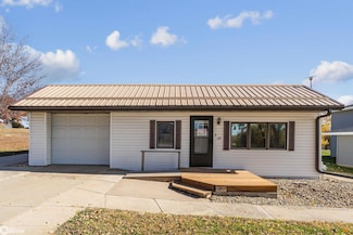 128 Main St, Grinnell, IA 50112