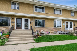 9152 Lincolnwood Dr, Evanston, IL 60203