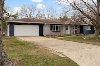 18 Brakefield Dr, Janesville, WI 53546