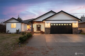 735 N 8th St, Lynden, WA 98264