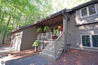 19 Loggers Run, Glen Arbor, MI 49636