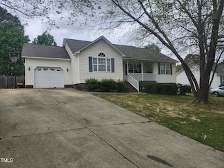 425 Henwood Ct, Fuquay Varina, NC 27526