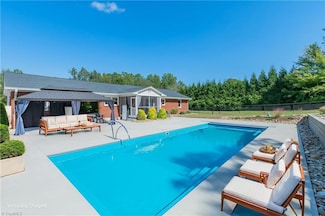208 Bethesda Rd, Lexington, NC 27295