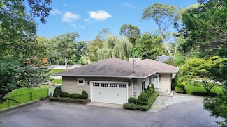109 Oakside Dr, Smithtown, NY 11787