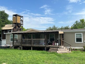 138 N Third St, Ingram, TX 78025