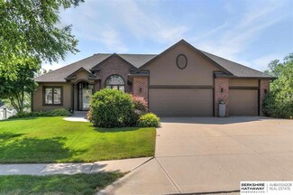 8528 S 98th Cir, La Vista, NE 68128