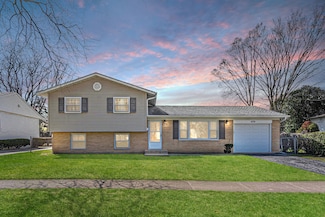 476 Raupp Blvd, Buffalo Grove, IL 60089