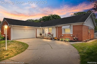 14000 Ellen Dr, Livonia, MI 48154