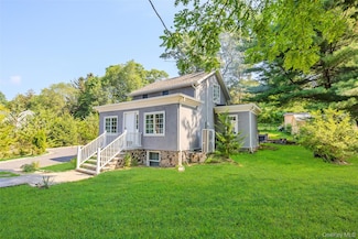143 Rocky Point Landing Rd, Rocky Point, NY 11778