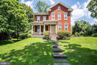 11 E Front St, Jim Thorpe, PA 18229