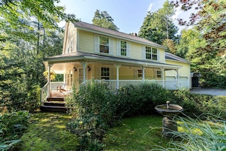 9 Moss Ln, Madbury, NH 03823